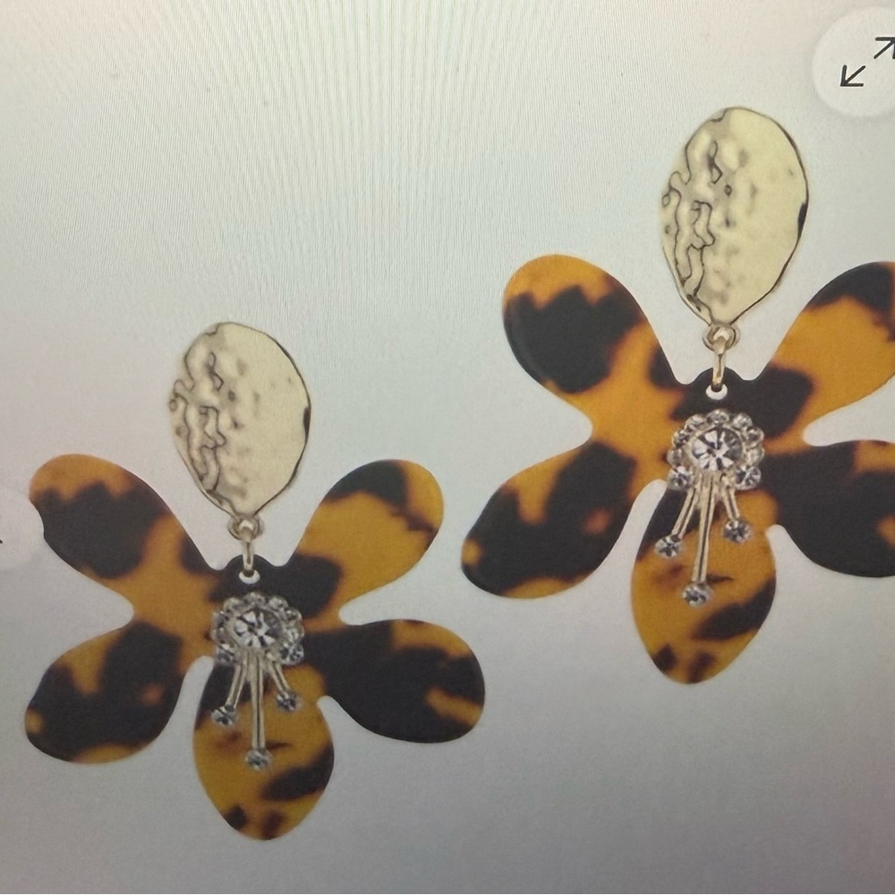 Lilly Pulitzer, NWT Tortoiseshell Flower brown in a‎ flutter Earrings